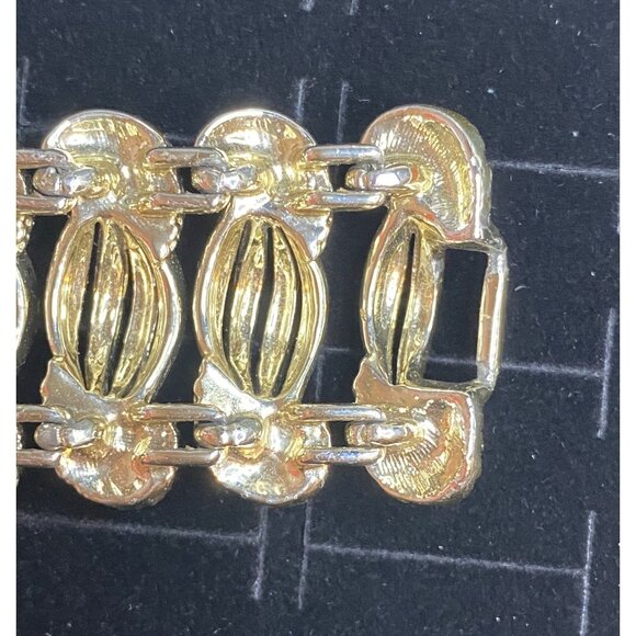 Vintage Coro Silver7.5" Gold-Tone Link Bracelet With Textured Oval Design & Fold - Picture 4 of 6